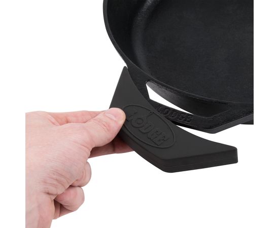 Перчатка-ухват в форме трапеции, черная, силикон, Lodge, Цвет: Черный, фото , изображение 3