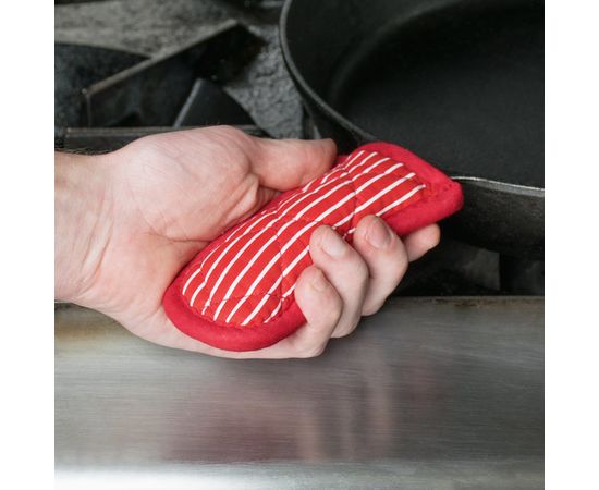 Перчатка-ухват, 15.5x7.3 см, красная, хлопок, Lodge, фото , изображение 2 Перчатка-ухват, 15.5x7.3 см, красная, хлопок, Lodge, фото , изображение 2