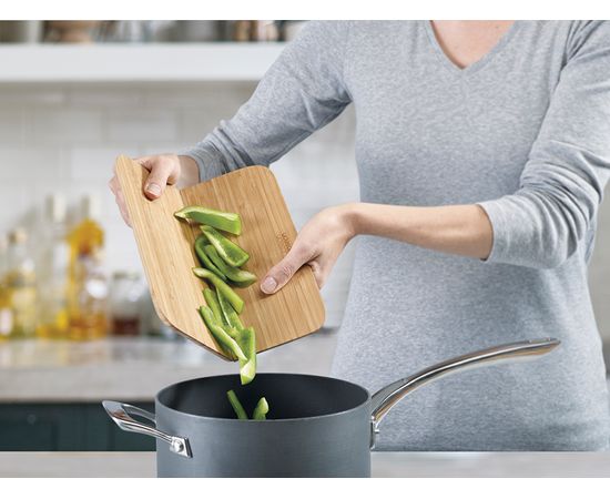 Доска разделочная Chop2Pot бамбук маленькая, Joseph Joseph, фото , изображение 3