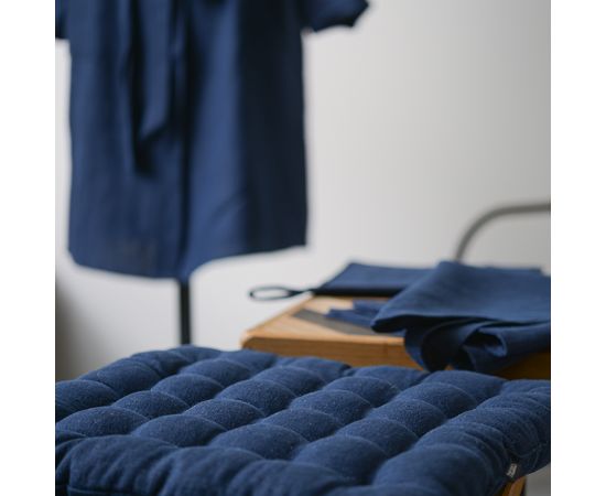 Подушка стеганая на стул из умягченного льна темно-синего цвета Essential, 40х40 см, Tkano, фото , изображение 5