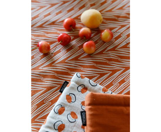 Варежка-прихватка из хлопка с графичным принтом Ягоды Russian North, 31х15 см, Tkano, фото , изображение 3