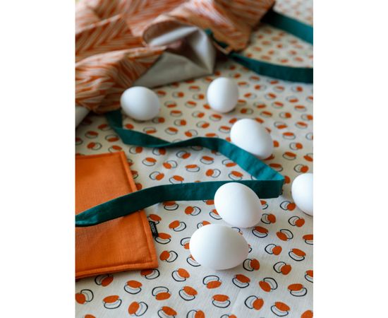 Скатерть на стол из хлопка с графичным принтом Ягоды Russian North, 170х170 см, Tkano, фото , изображение 3