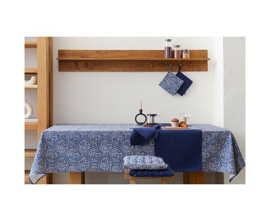 Подушка на стул темно-синего цвета с принтом Спелая Смородина из коллекции Scandinavian touch, 40х40 см, Tkano, фото , изображение 3