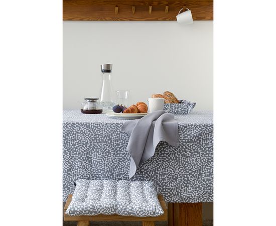 Подушка на стул из хлопка серого цвета с принтом Спелая Смородина из коллекции Scandinavian touch, 40х40 см, Tkano, фото , изображение 2